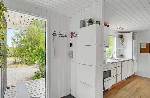 Ronbjerg House | Nice home in Roslev with kitchen