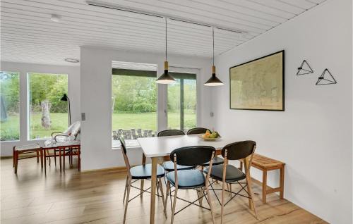 Ronbjerg House | Nice Home In Roslev With Kitchen