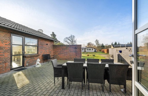 Spodsbjerg House | Nice home in Rudkøbing with kitchen