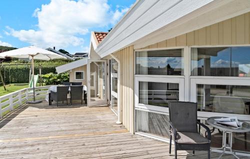 Grønninghoved Strand House | Nice Home In Sjølund With Sauna