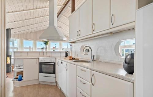 Grønninghoved Strand House | Nice Home In Sjølund With Sauna