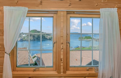 Sjernarøy House | Nice home in Sjernarøy with WiFi