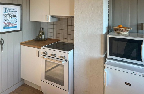 Smøla House | Nice home in Smøla with house sea view
