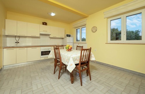 Becici House | Nice home in Sveti Bartol