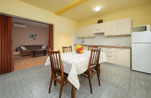 Becici House | Nice home in Sveti Bartol