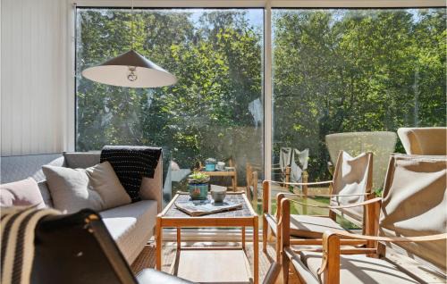 Udsholt House | Nice Home In Vejby With Kitchen