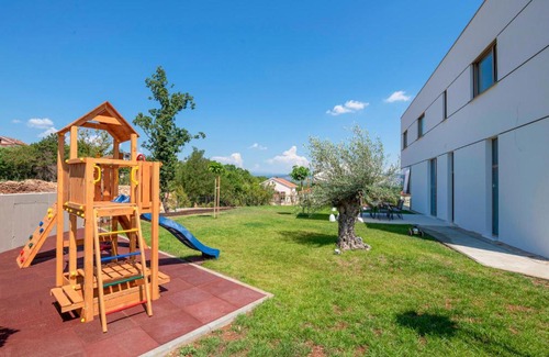 Zmijavci House | Nice home in Zmijavci with Private swimming pool, Outdoor swimming pool and Swimming pool
