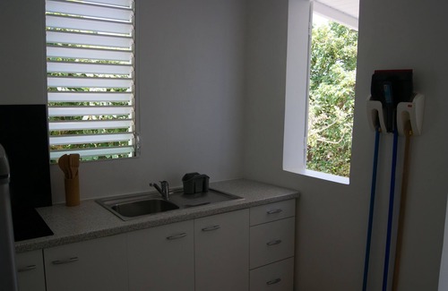 Sainte-Anne Cottage | Nice little comfortable apartment in 5 minutes the most beautiful beaches of St. Anne