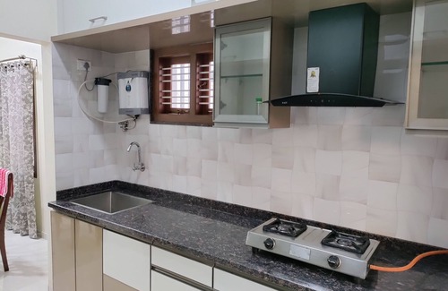 Bengaluru Apartment | Nice North-East corner apartment with very good privacy and ample parking place
