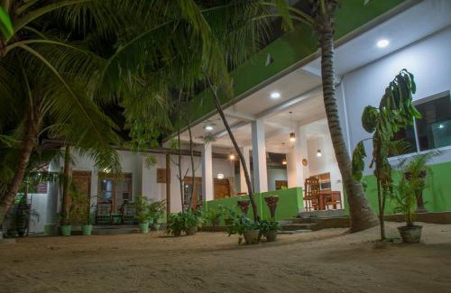Pottuvil Division 2 Hotel | Nice Place Beach Hotel