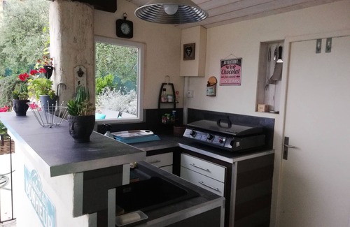 Gattieres House | Nice Provencal villa with pool at the foot of the medieval village of Gattieres
