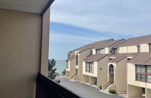 Port Clinton Condo | Nice resort style condo at The Shores 2BD/1.5 bath