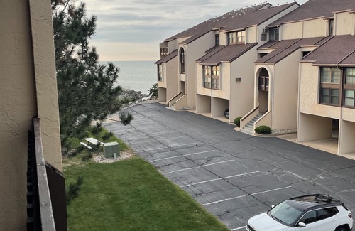 Port Clinton Condo | Nice resort style condo at The Shores 2BD/1.5 bath