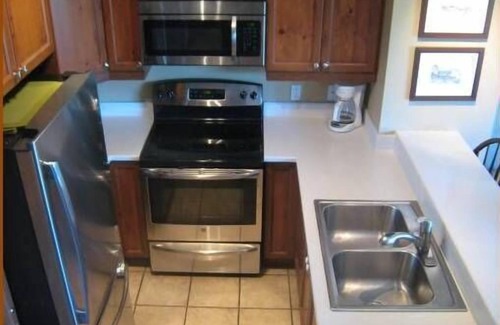 Mont-Tremblant Village Ski Chalet | Nicely Decorated Cozy 5BR Spacious Townhouse 10 minutes from Tremblant Skiing
