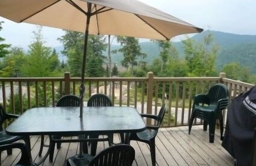 Mont-Tremblant Village Ski Chalet | Nicely Decorated Cozy 5BR Spacious Townhouse 10 minutes from Tremblant Skiing