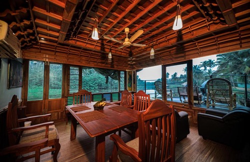 Kumarakom Boat Rental | Niche Stays Luxury Houseboats