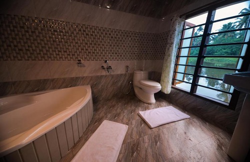 Kumarakom Boat Rental | Niche Stays Luxury Houseboats