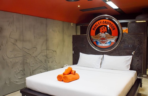 Patong Hotel | Nicky's Handlebar Hotel