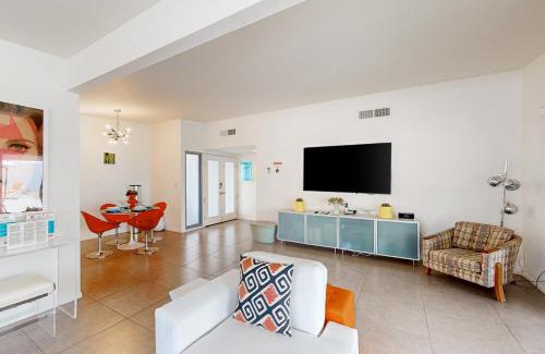 Racquet Club South House | Nicola Modern - 68794