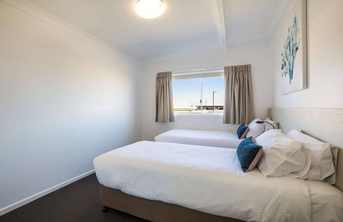 Caloundra Hotel | Nightcap at Golden Beach Tavern