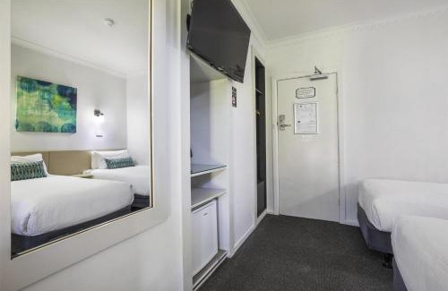 Airport West Hotel | Nightcap at Skyways Hotel