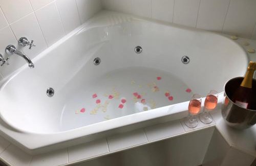 Broke Resort | Nightingale Villas