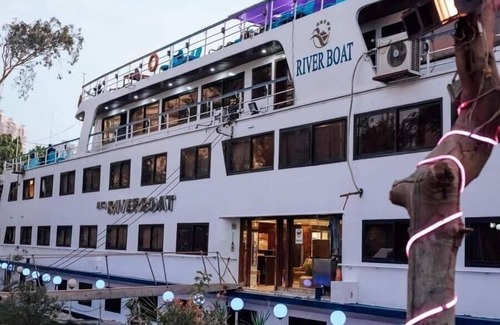 Qasr an-Nil Boat Rental | Nile Cruise Cairo Hotel