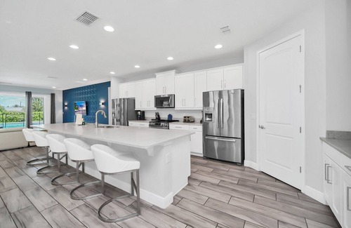 Bay Lake Villa | Nine Bedroom Villa/Sleeps 20/Private Pool/Spa/Free WIFI