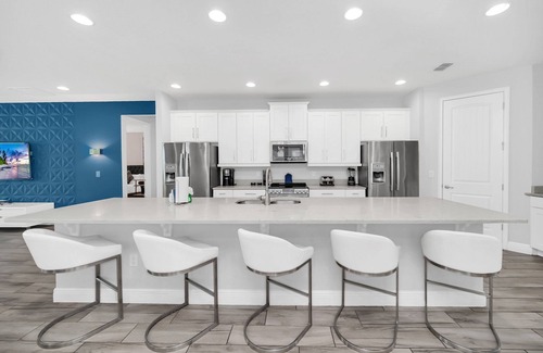 Bay Lake Villa | Nine Bedroom Villa/Sleeps 20/Private Pool/Spa/Free WIFI