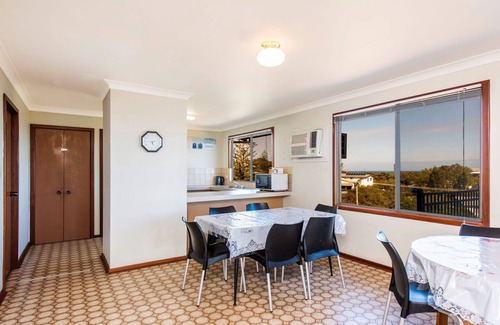 Guilderton House | Ninettas View - Budget beachside accommodation