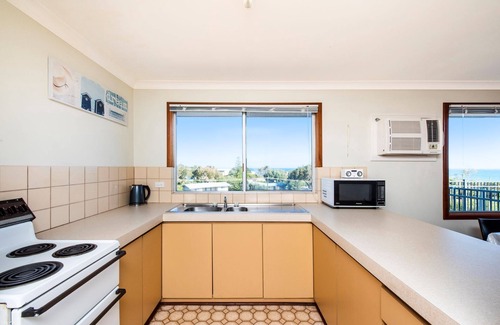 Guilderton House | Ninettas View - Budget beachside accommodation