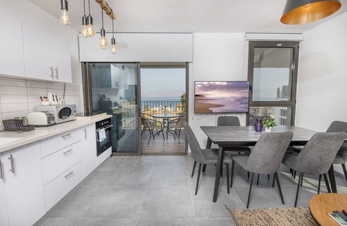 Tiberias Old City Apartment | Nino Lighthouse