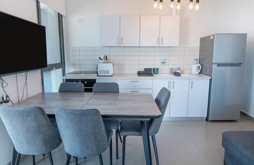 Tiberias Old City Apartment | Nino Lighthouse