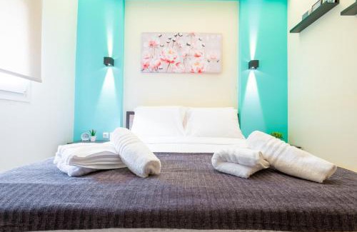 Thessaloniki Apartment | Niovi Stylish Apt - Walk to Promenade - 500 Mbps