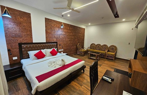 Chittilapilly Hotel | nirmallyam residency hotel pvt.ltd