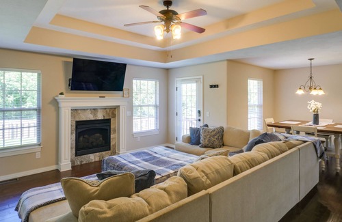 Nixa House | Nixa Family Home - 11 Mi to Downtown Springfield!