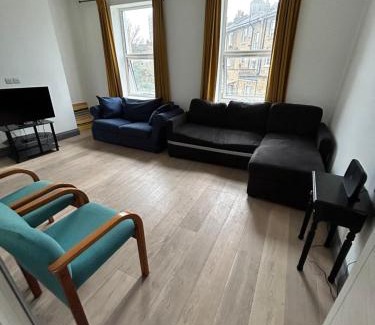 Camberwell Apartment | NKY CLASSIC BRIXTON APARTMENT Three
