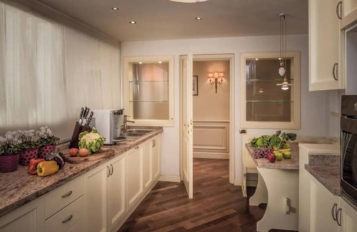 Campitelli Apartment | nLuxurious Apartment Overlooking the Colosseum