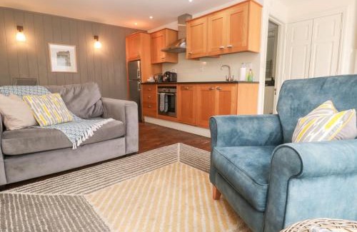 Crantock House | No 1 The Hinges