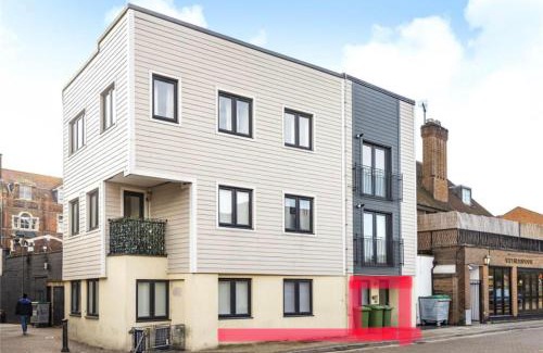 London Borough of Bromley Apartment | No.1 Universal House - Double Bedroom Apartment