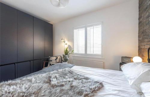 London Borough of Bromley Apartment | No.1 Universal House - Double Bedroom Apartment