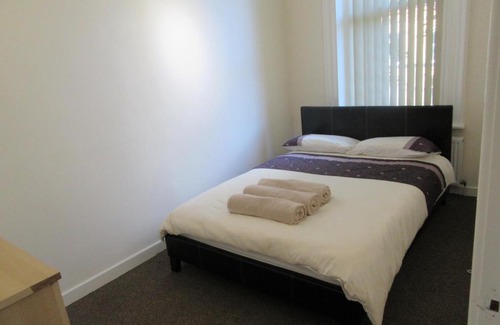 Sefton Park Apartment | No 4 - LARGE 2 BED NEAR SEFTON PARK AND LARK LANE