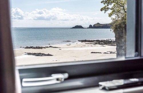 Saundersfoot Hotel | No 4 Ocean Cabins - Saundersfoot Harbour - Saundersfoot