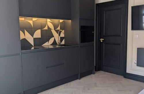 Queens Quarter Apartment | No 5 by Warren Collection