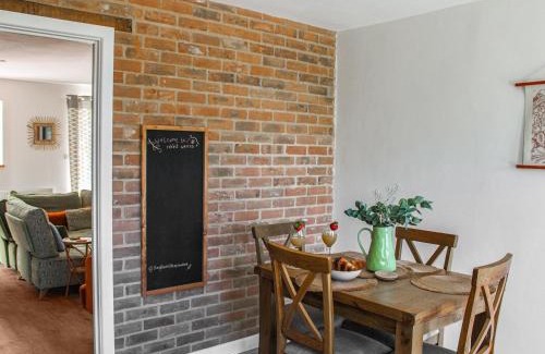Foxley House | No 8 Mouse Hole-Uk44302