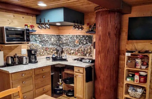 Waldport Apartment | NO CLEANING FEE! Castaway Cove-Launch Free Kayaks&Canoe from bank-Near Beach too