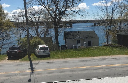 Fineview House | No River Access but a Nice View of it!naccepting applications for nov-apr lease.