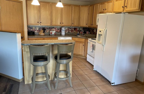 Tea House | NO STEPS w/attached garage and screened in patio, NO sales tax with 28 day stay!