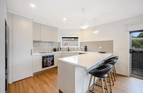 Warrane Villa | No5, Modern NEW Villa-10 min to CBD/Airport.