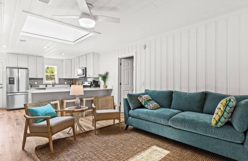 Tranquil Harbour Villa | Noah's Ark~ OKI Beach, Sleeps 14, PS4, Firepit, Swings